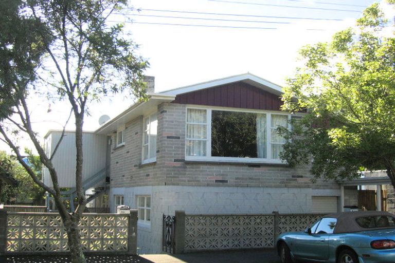 Photo of property in 8 Puriri Street, Eastbourne, Lower Hutt, 5013