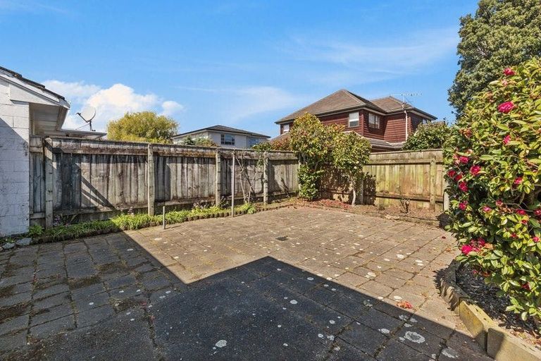 Photo of property in 16 Amberley Grove, Hutt Central, Lower Hutt, 5010
