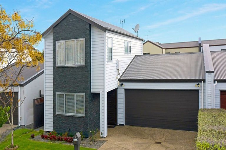 Photo of property in 37 Vinograd Drive, Te Atatu Peninsula, Auckland, 0610