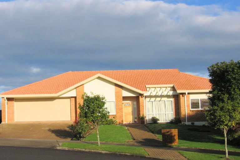 Photo of property in 11 Capistrano Mews, Goodwood Heights, Auckland, 2105