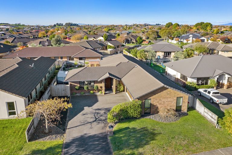 Photo of property in 12 Whitford Place, Rototuna North, Hamilton, 3210