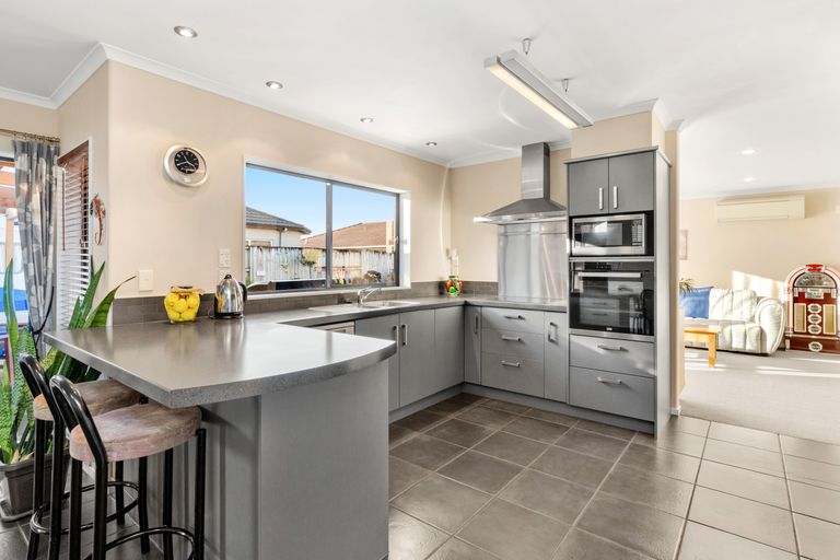 Photo of property in 12 Whitford Place, Rototuna North, Hamilton, 3210