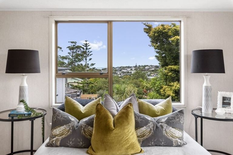 Photo of property in 2/19 Amante Crescent, Mairangi Bay, Auckland, 0630