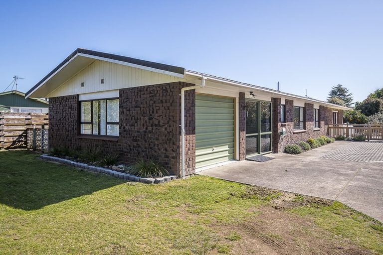 Photo of property in 4 Graham Grove, Waikanae, 5036