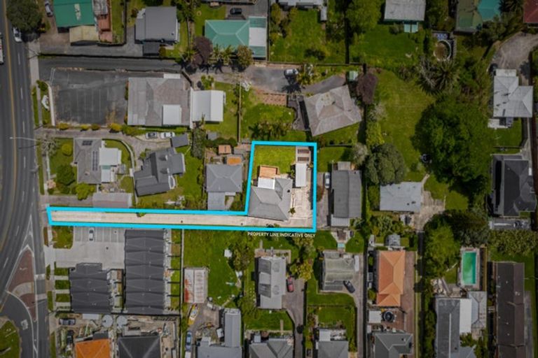 Photo of property in 2/269a Great North Road, Henderson, Auckland, 0612