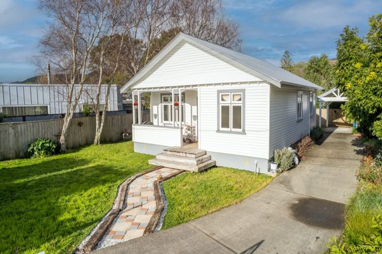 Photo of property in 96a Arawhata Road, Paraparaumu, 5032