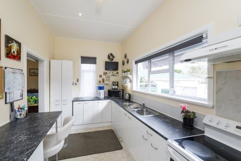 Photo of property in 16 Lyon Street, Marton, 4710