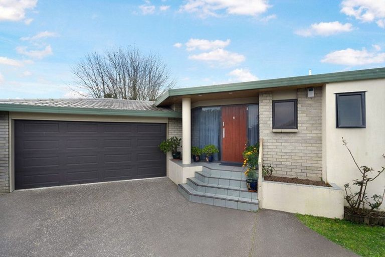 Photo of property in 12 Palmer Avenue, Glen Eden, Auckland, 0602