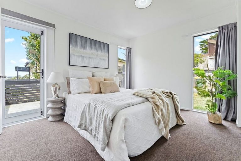 Photo of property in 1/307a Wairau Road, Totara Vale, Auckland, 0627