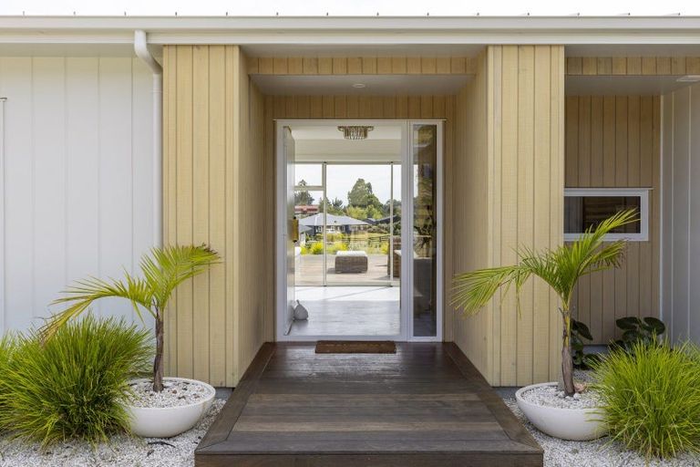 Photo of property in 13 Lochinvar Lane, Acacia Bay, Taupo, 3385
