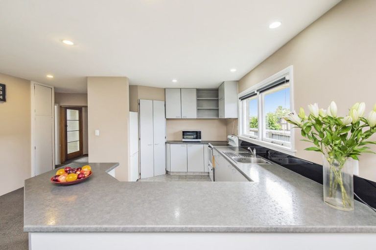 Photo of property in 2/17 Cunningham Place, Halswell, Christchurch, 8025