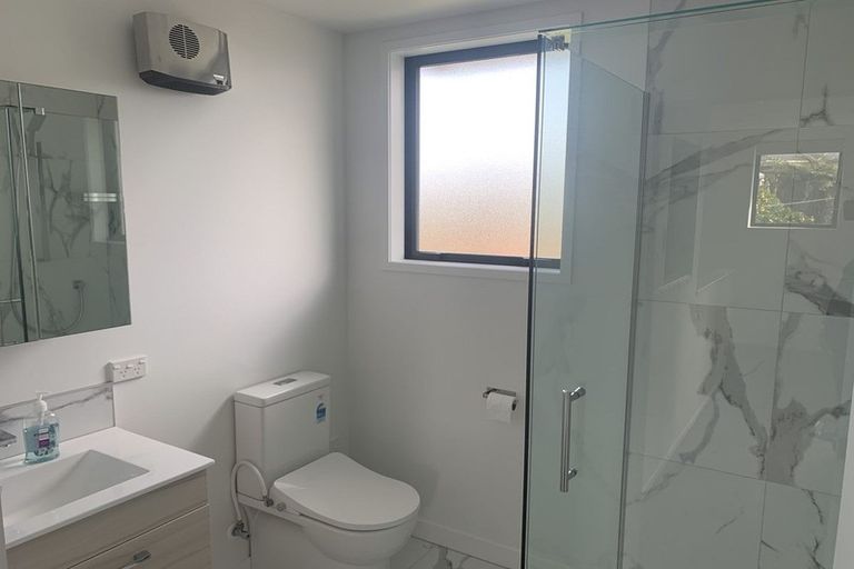 Photo of property in 52c Vodanovich Road, Te Atatu South, Auckland, 0610