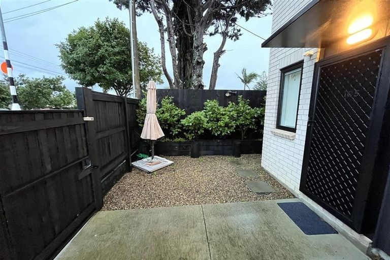 Photo of property in 105 Waimumu Road, Massey, Auckland, 0614