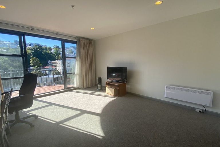 Photo of property in Atrium Towers, 7h/154 The Terrace, Wellington Central, Wellington, 6011