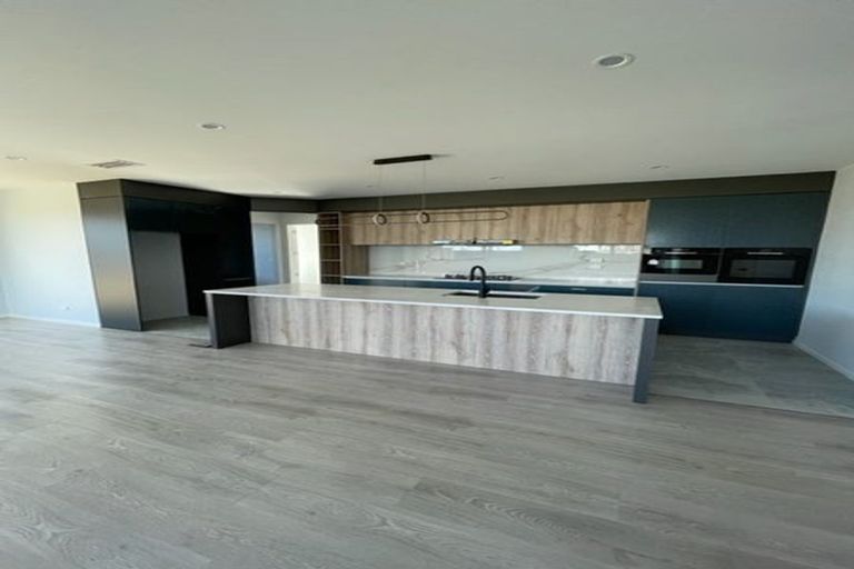 Photo of property in 4 Pineview Drive, Rosehill, Papakura, 2113