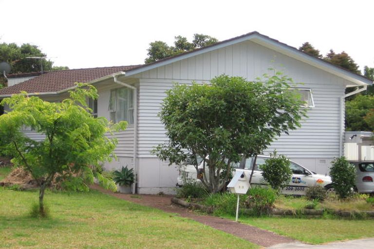 Photo of property in 11 Glenroy Place, Green Bay, Auckland, 0604