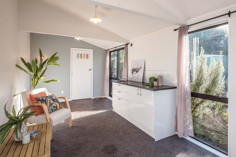 Photo of property in 9 Nugget Grove, Raumati Beach, Paraparaumu, 5032