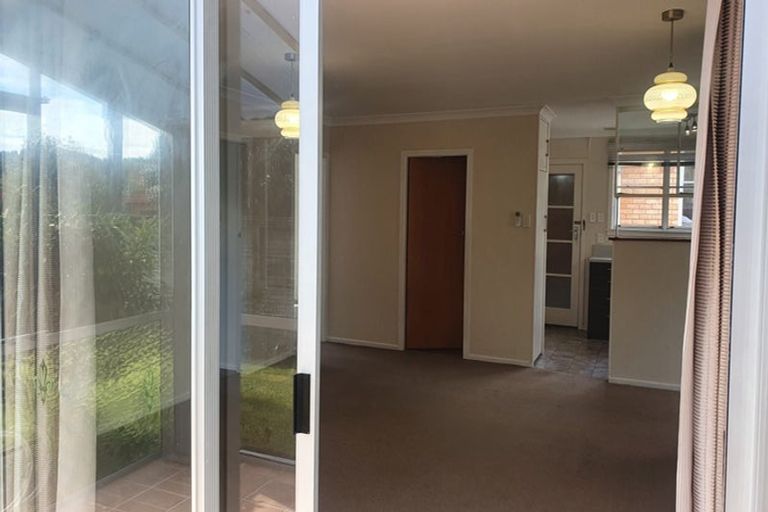 Photo of property in 10 Shortland Street, Lower Vogeltown, New Plymouth, 4310
