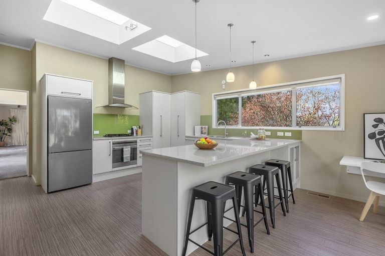 Photo of property in 100 Larsen Crescent, Tawa, Wellington, 5028