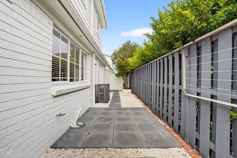 Photo of property in 2/15 Saltburn Road, Milford, Auckland, 0620