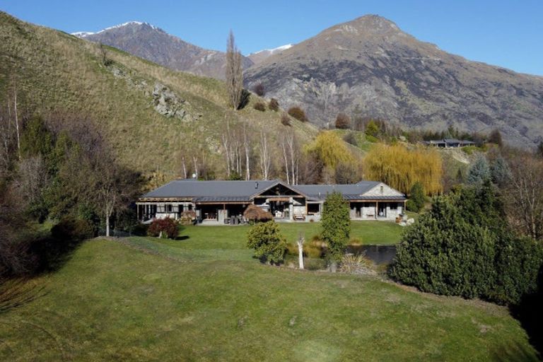 Photo of property in 73 Alec Robins Road, Lake Hayes, Queenstown, 9371
