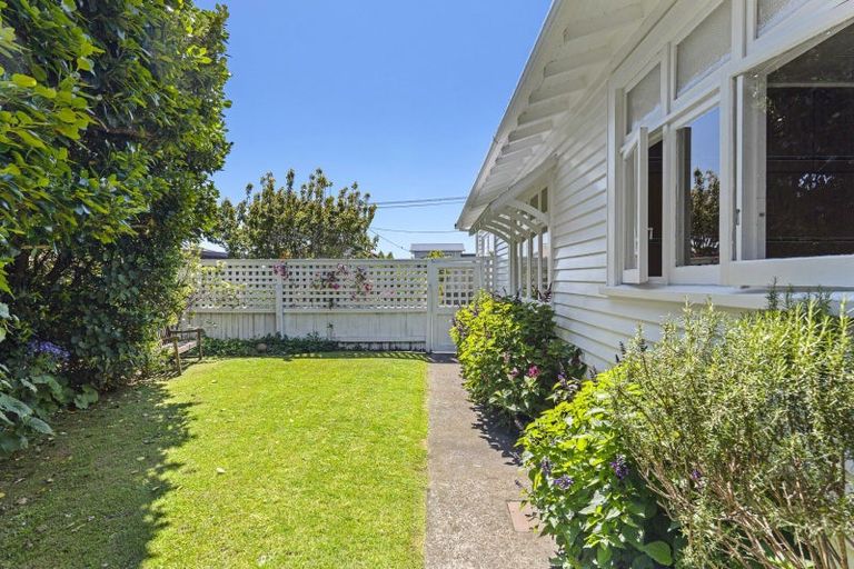 Photo of property in 6 French Street, Moturoa, New Plymouth, 4310