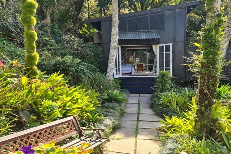 Photo of property in 10-12 Glenesk Road, Piha, New Lynn, 0772