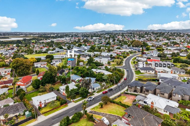 Photo of property in 49 Tiroroa Avenue, Te Atatu South, Auckland, 0610