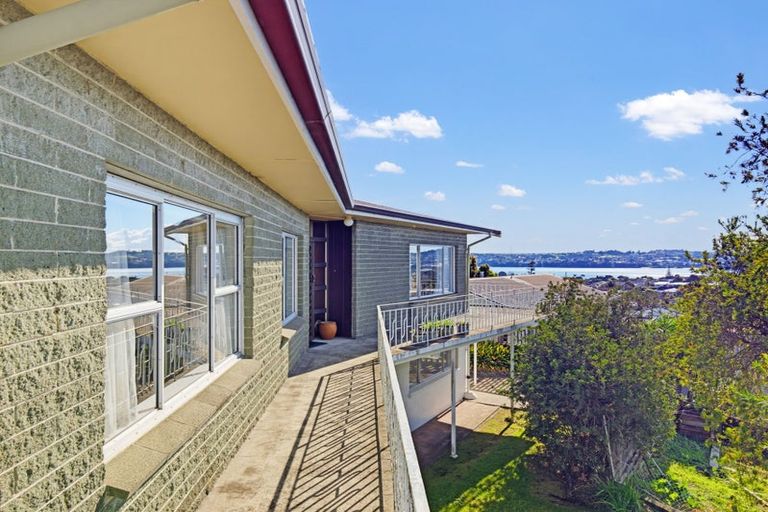 Photo of property in 5 Conifer Lane, Mangere Bridge, Auckland, 2022