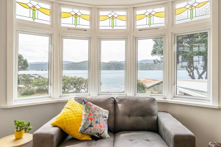 Photo of property in 141 Breaker Bay Road, Breaker Bay, Wellington, 6022