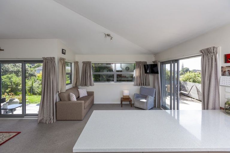 Photo of property in 5 Newry Road, Raumati Beach, Paraparaumu, 5032