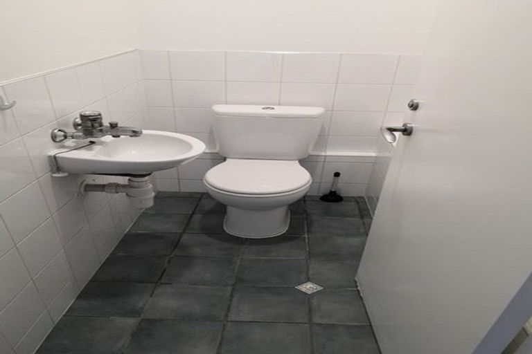 Photo of property in 56 Kelburn Parade, Kelburn, Wellington, 6012