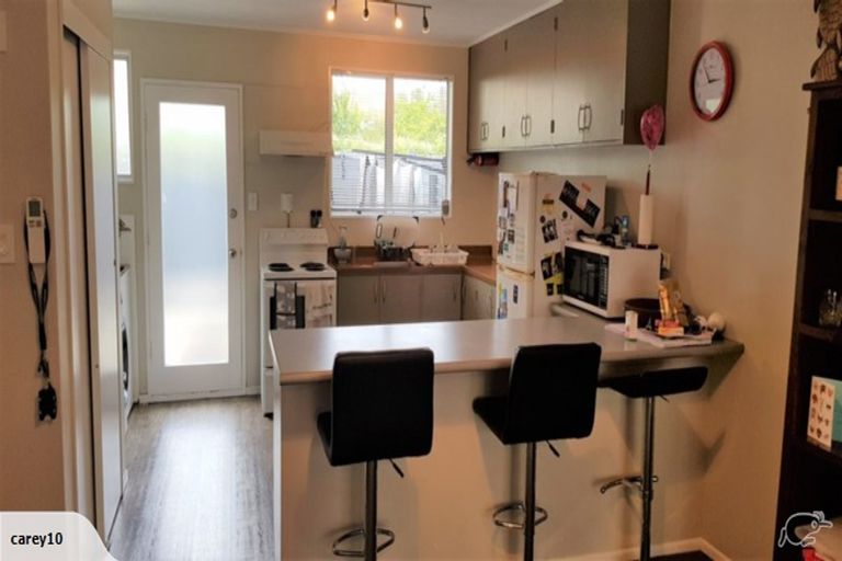 Photo of property in 2/80 Airlie Road, Plimmerton, Porirua, 5026