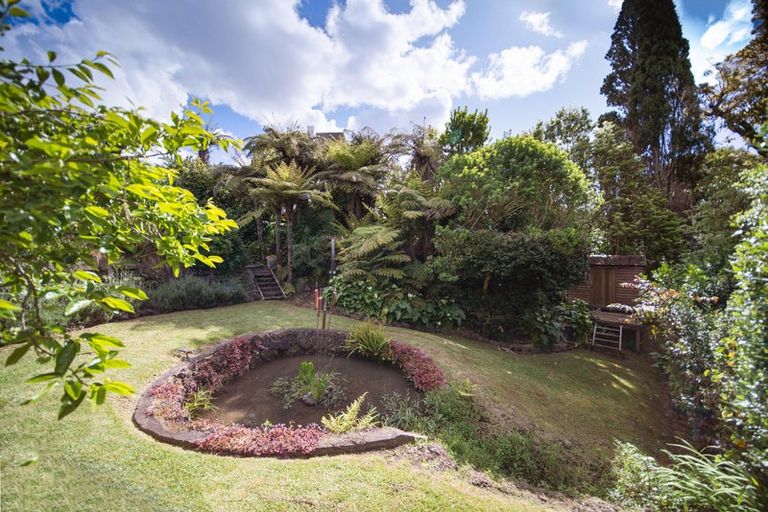 Photo of property in 19 Evelyn Road, Cockle Bay, Auckland, 2014