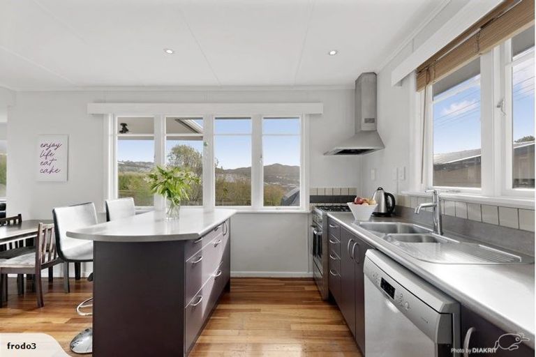 Photo of property in 7 Beazley Avenue, Paparangi, Wellington, 6037