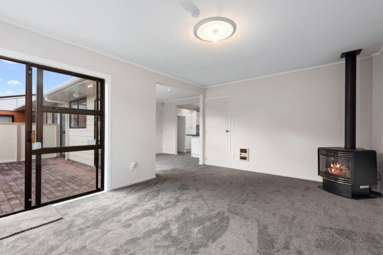 Photo of property in 2/23a Ranfurly Street, Trentham, Upper Hutt, 5018