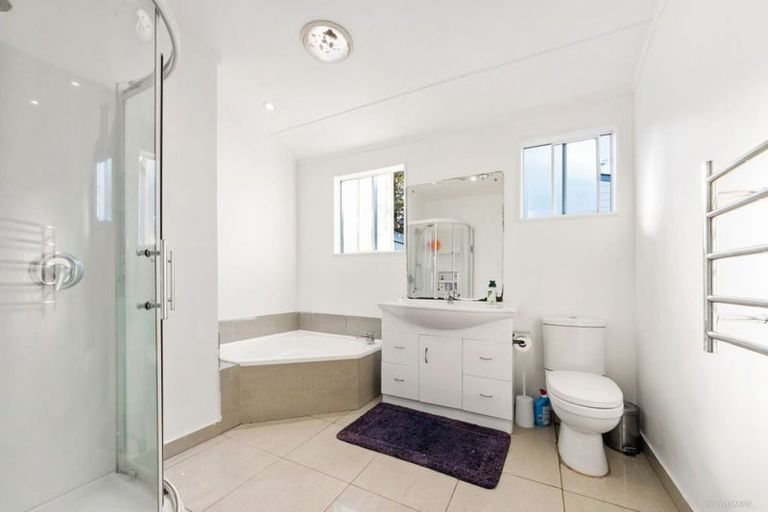 Photo of property in 329 Don Buck Road, Massey, Auckland, 0614