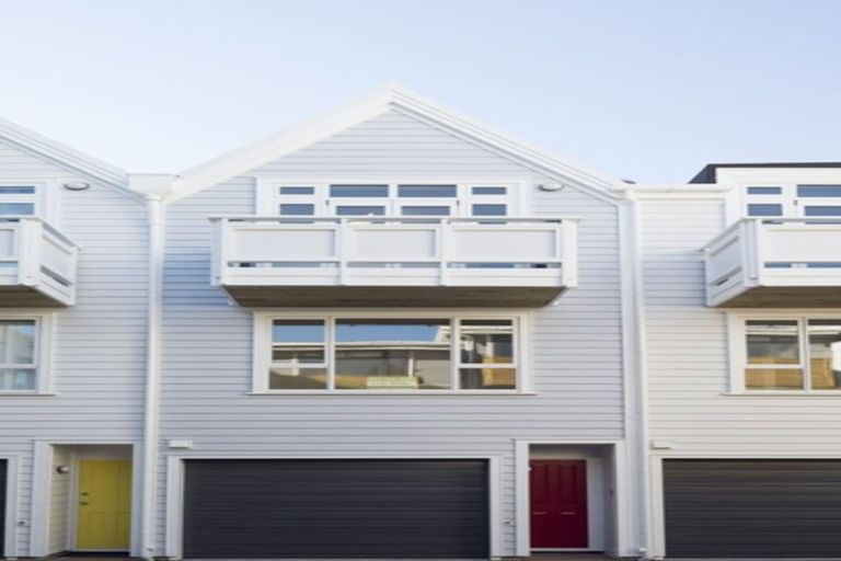 Photo of property in Pirie Street Townhouses, 18/35 Pirie Street, Mount Victoria, Wellington, 6011