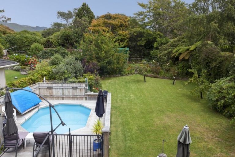 Photo of property in 256 Te Moana Road, Waikanae, 5036