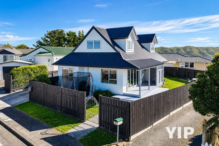 Photo of property in 12 Maraval Crescent, Grenada Village, Wellington, 6037