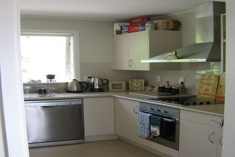 Photo of property in 48 Kahu Road, Paremata, Porirua, 5024