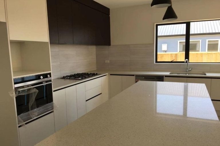 Photo of property in 6 Twin Parks Rise, Papakura, 2110