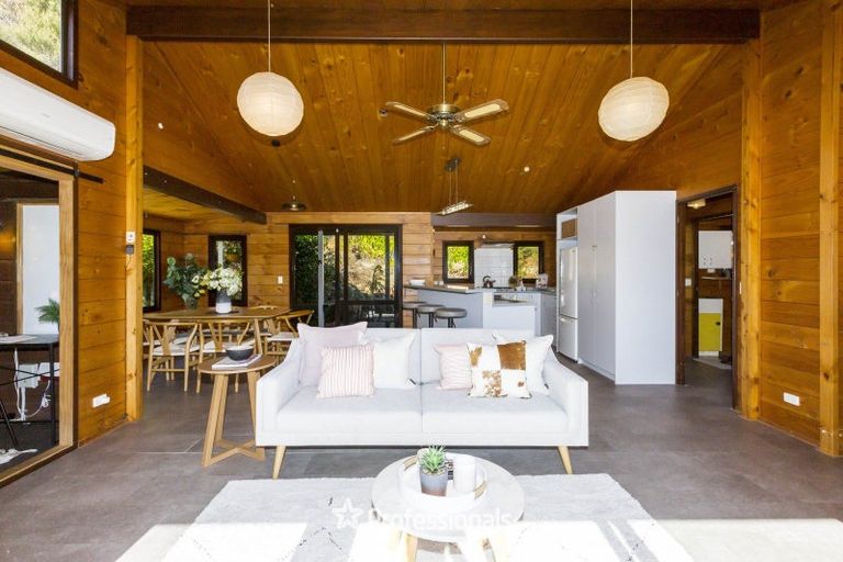 Photo of property in 10 Hobbit Lane, Pinehaven, Upper Hutt, 5371