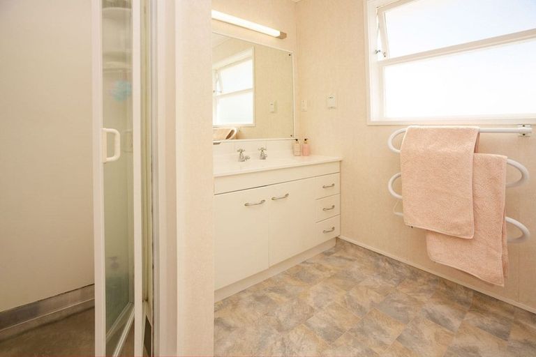 Photo of property in 4 Panorama Grove, Harbour View, Lower Hutt, 5010