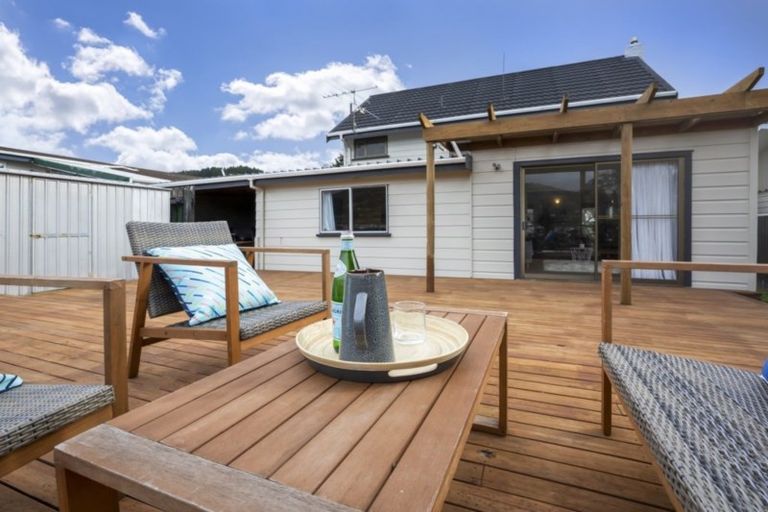 Photo of property in 23 Rembrandt Avenue, Tawa, Wellington, 5028