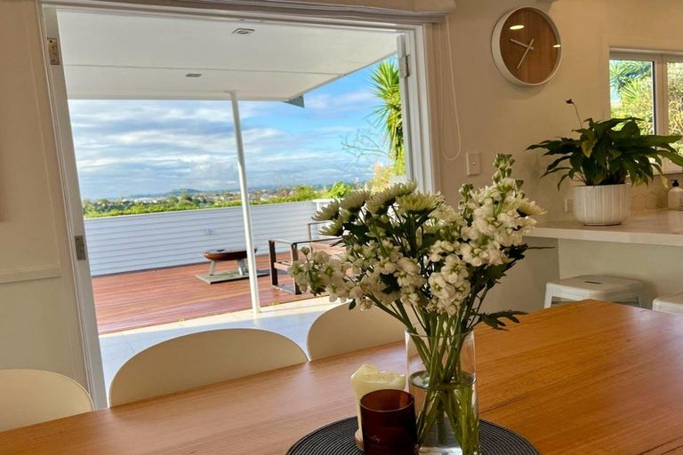 Photo of property in 2/32a Howard Road, Northcote, Auckland, 0627