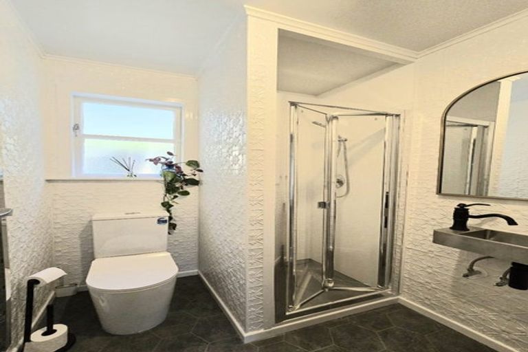 Photo of property in 35 Patanga Crescent, Thorndon, Wellington, 6011