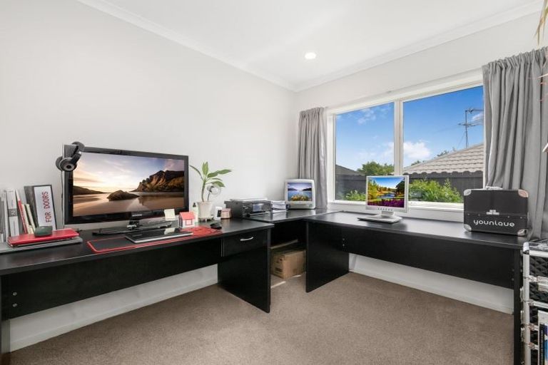 Photo of property in 22 Emmerdale Avenue, Papakura, 2110