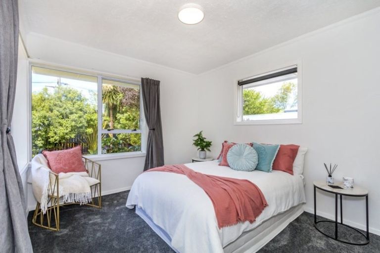 Photo of property in 7 Pinehurst Crescent, Russley, Christchurch, 8042