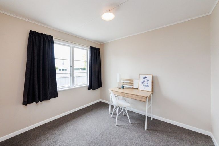 Photo of property in 10 Chester Crescent, West End, Palmerston North, 4410